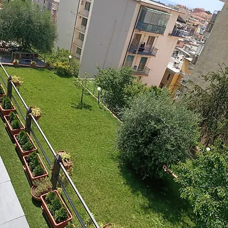 Casa Vacanze Con Terrazzo بيت للعطل سانريمو